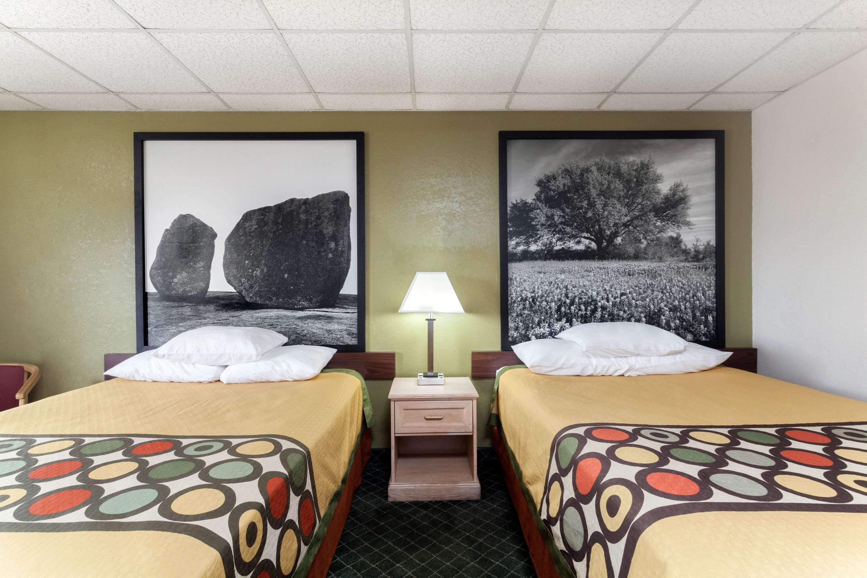 Super 8 by Wyndham Fredericksburg Hotel Eksteriør billede