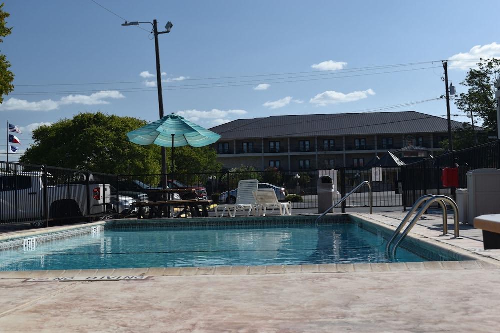 Super 8 by Wyndham Fredericksburg Hotel Eksteriør billede