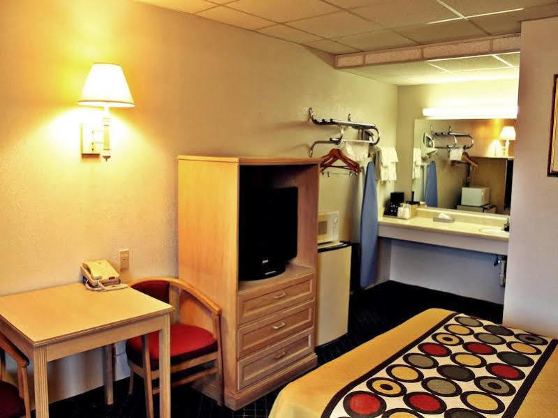 Super 8 by Wyndham Fredericksburg Hotel Eksteriør billede
