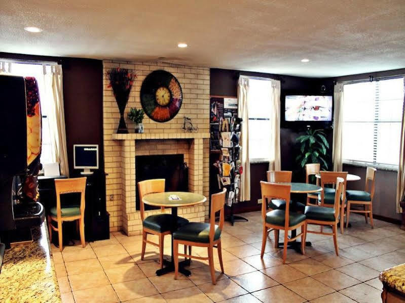 Super 8 by Wyndham Fredericksburg Hotel Eksteriør billede