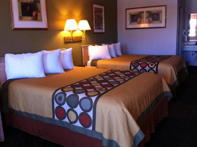 Super 8 by Wyndham Fredericksburg Hotel Eksteriør billede